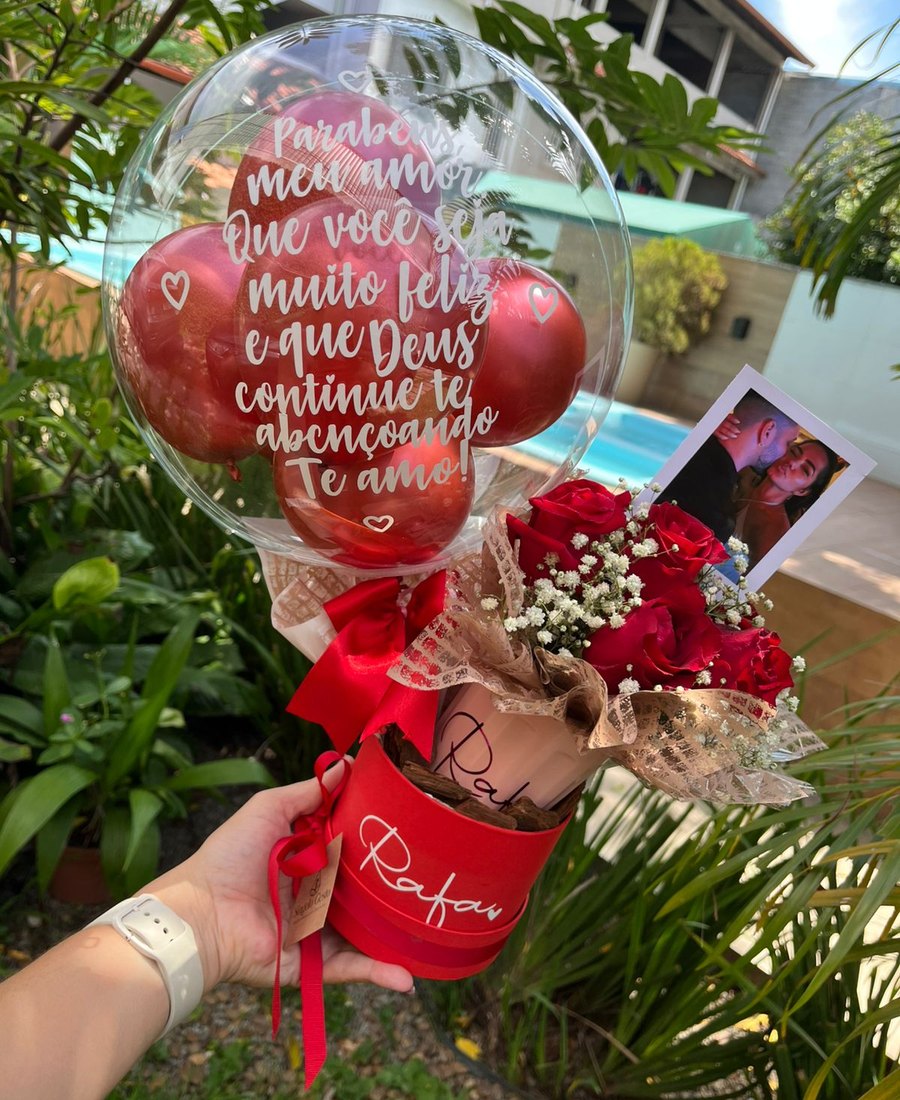 Box de luxo para presente com caneca e flores