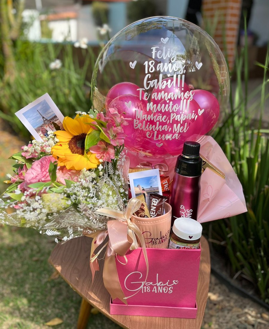 Cesta de presente em Vitoria com flores e chocolates